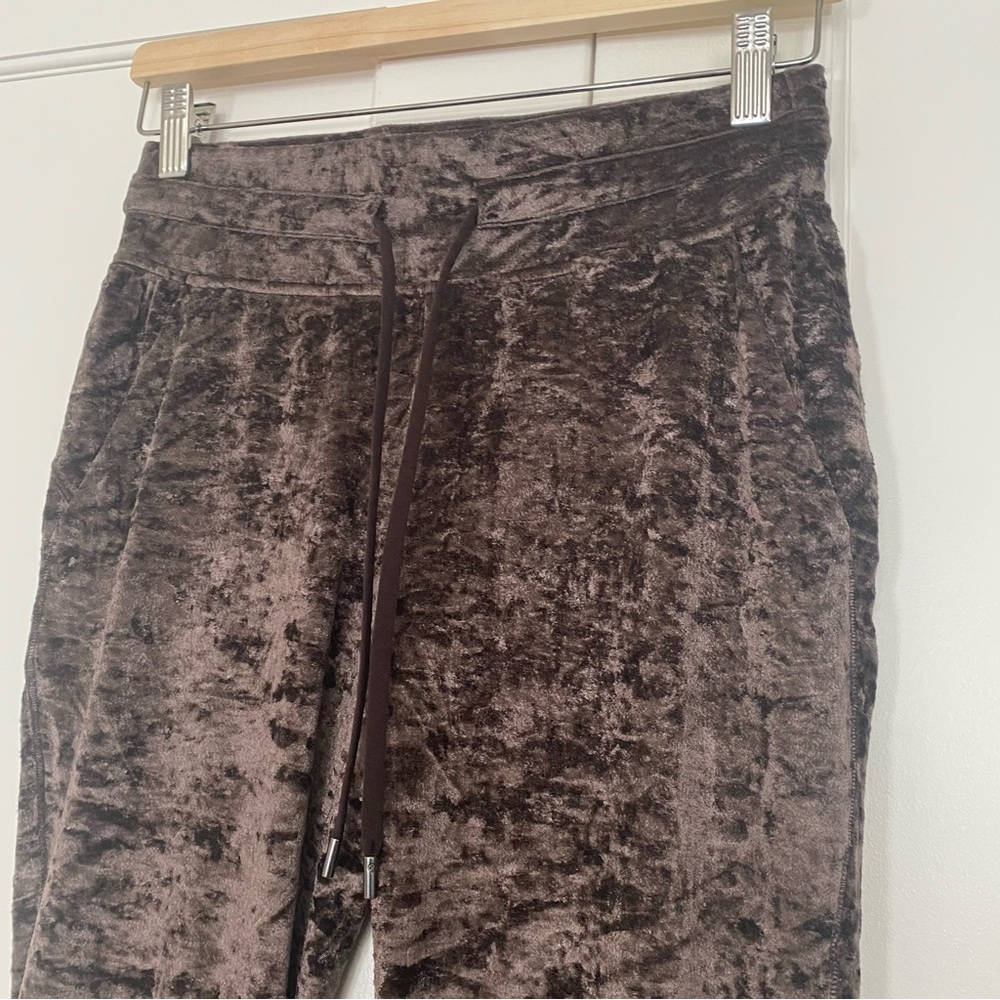 Lululemon Ready to Crush Jogger in French Press - Picture 7 of 7
